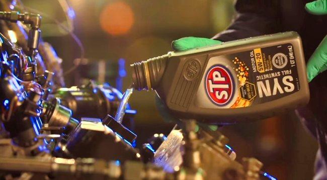 How to use STP motor oil