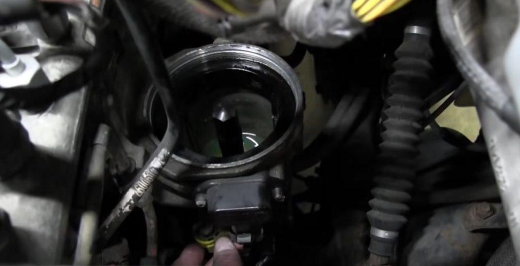 How to Change Fuel Filter for 5.9 L Cummins